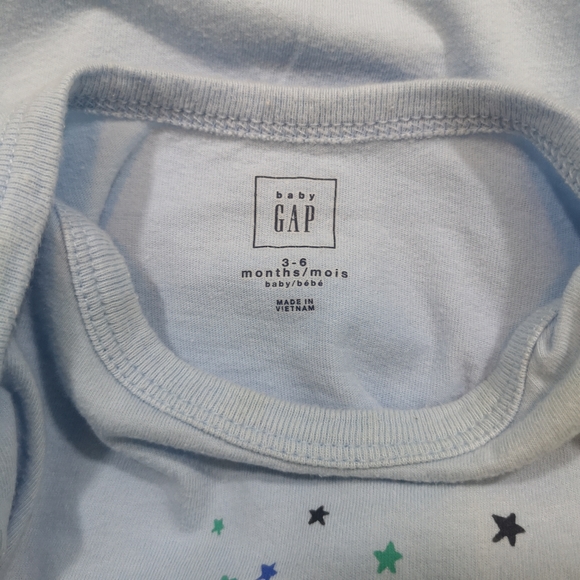 ๐ณ GAP Onesie ; 3-6 Months - Picture 2 of 5
